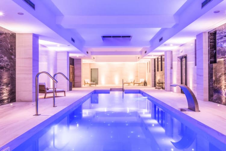 Spa indoor pool